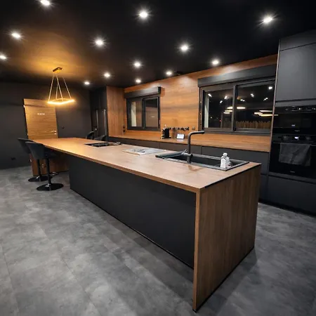 Design, Piscine Chauffée Et Jacuzzi * Douzy