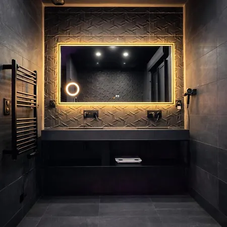 Villa Design, Piscine Chauffee Et Jacuzzi Douzy