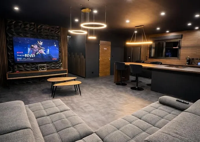 Villa Design, Piscine Chauffee Et Jacuzzi