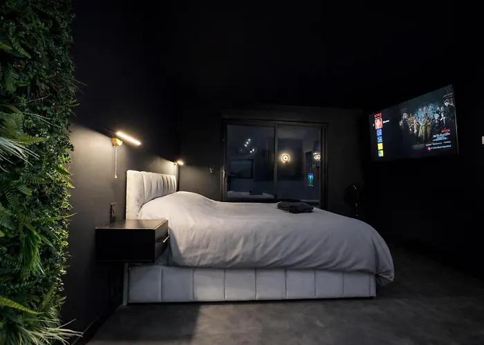 Villa Design, Piscine Chauffee Et Jacuzzi