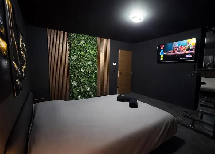 Villa Design, Piscine Chauffee Et Jacuzzi