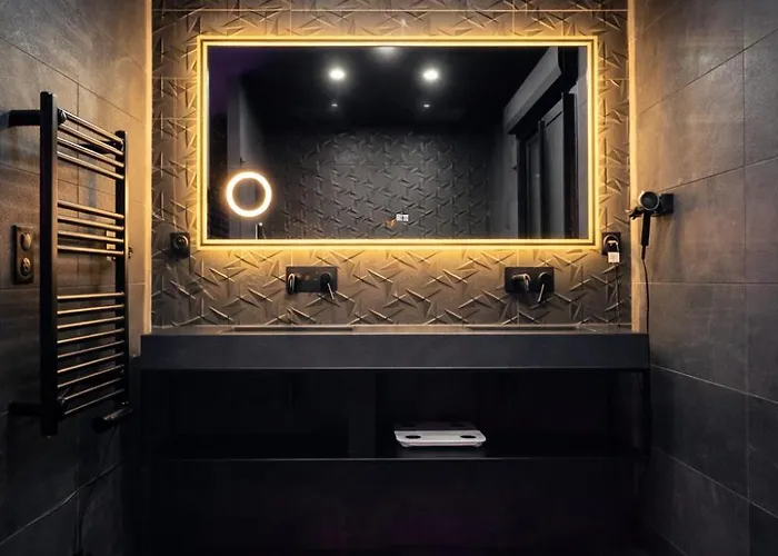 Villa Design, Piscine Chauffée Et Jacuzzi Douzy