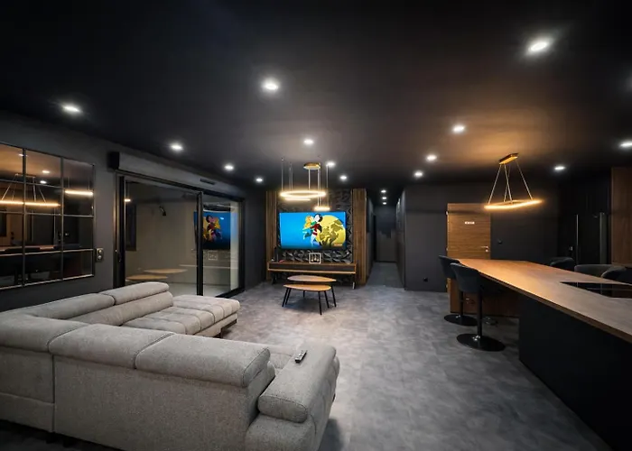 Villa Design, Piscine Chauffee Et Jacuzzi *